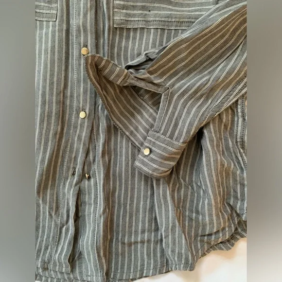 Striped Button-Up Blouse - Picture 4 of 5